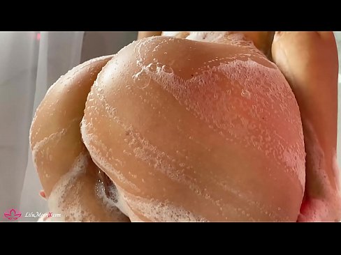 ❤️ Brunetka masturbuje kundičku s vibrátorom až do intenzívneho orgazmu v sprche ️ Tvrdé porno na sk.super-vip.top ️❤